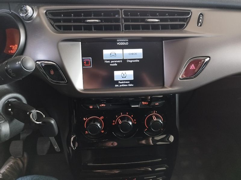Citroën C3 (2016) 1,2I,60KW,KLIMA,LED,SERVISKA - fotka 21 z 26