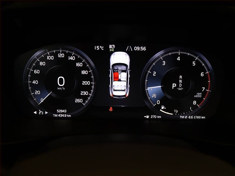 Volvo XC40 (2022) T2 - fotka 8 z 15
