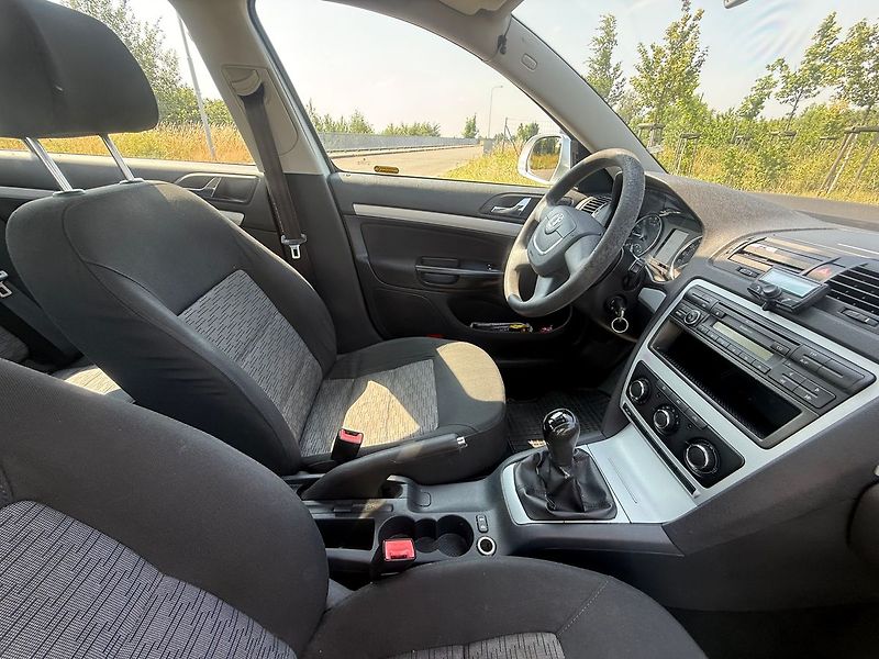 Škoda Octavia 1.9 TDI PD Ambiente - fotka 11 z 15