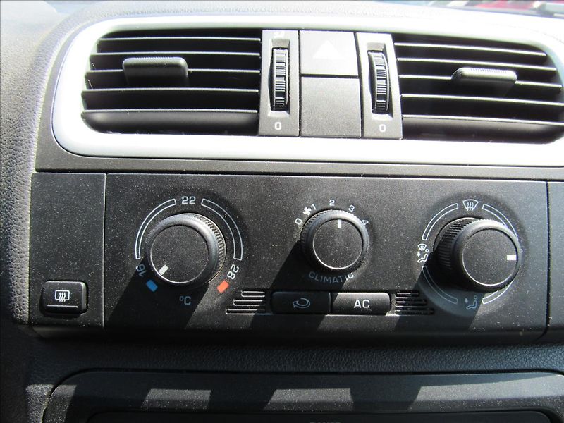 Škoda Fabia 1,2 HTP 44KW Ambiente - fotka 16 z 29