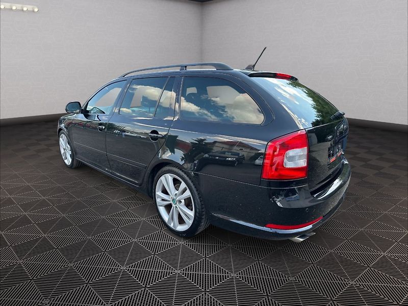 Škoda Octavia (2011) RS 2,0TSI 147kw DSG - fotka 5 z 36