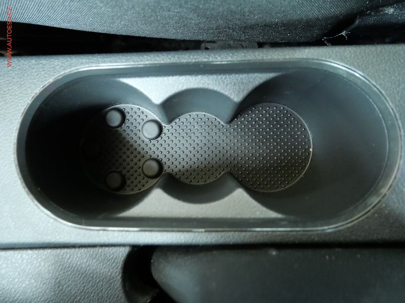 Škoda Kamiq (2021) 1.0 TSi, Ambition Plus, navi - fotka 22 z 23