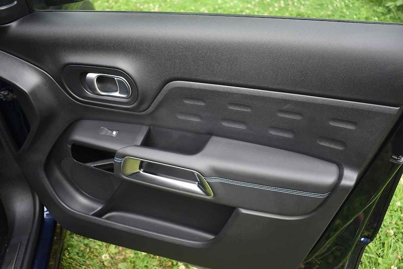 Auto jsme prověřili také v náročném terénu Jizerských hor