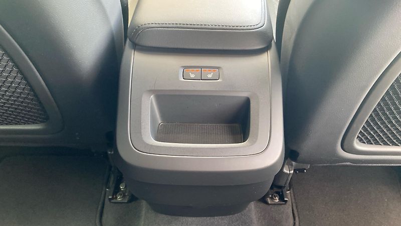 Volvo XC60 CORE, B4 AWD, 145+10 kW / 197+ - fotka 30 z 35