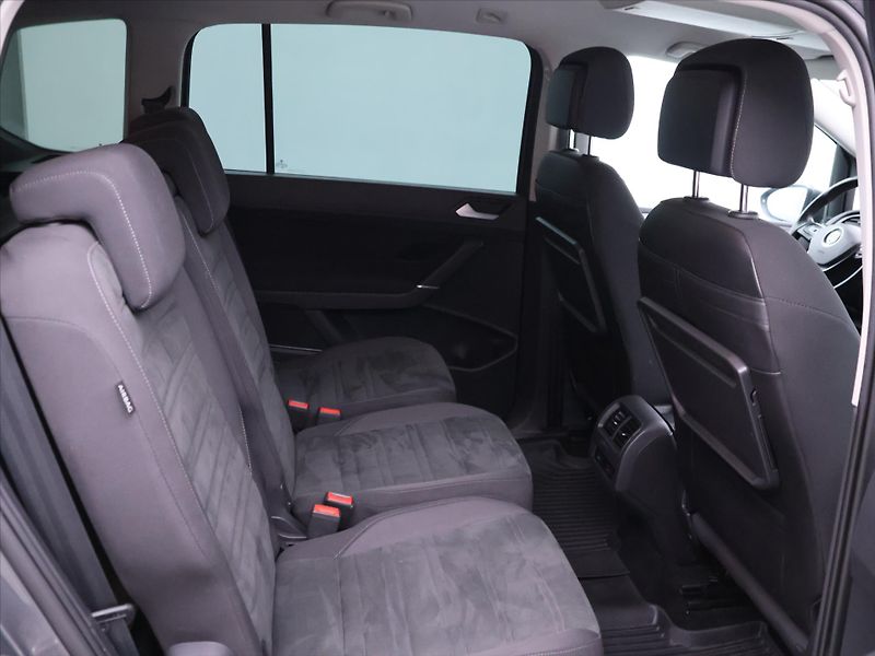 Volkswagen Touran 2,0 TDI 110kW DSG LED 1.Maj. - fotka 13 z 35