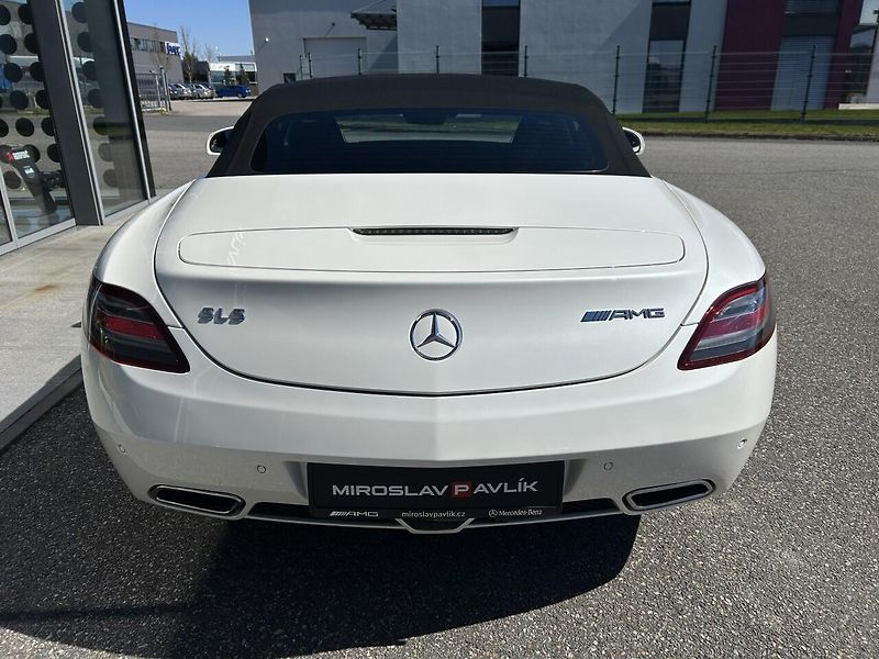 Mercedes-Benz SLS AMG 6.3 V8 Roadster - fotka 9 z 35