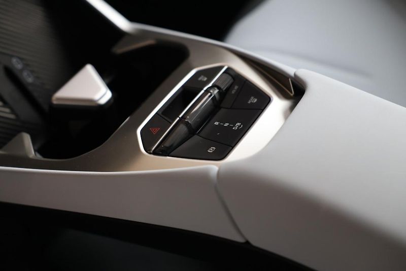 BMW iX3 50 xDrive - fotka 11 z 18