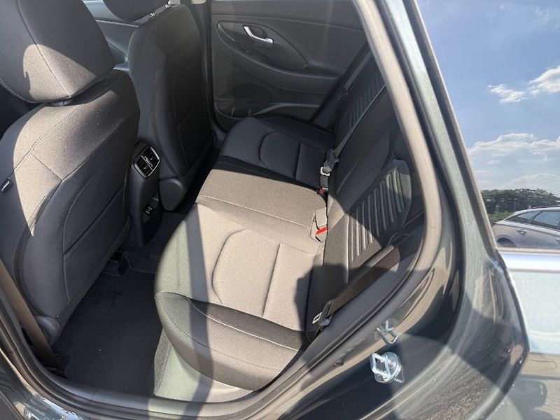 Hyundai i30 WG 26 1,6TGDI DCT STYLE - fotka 6 z 9