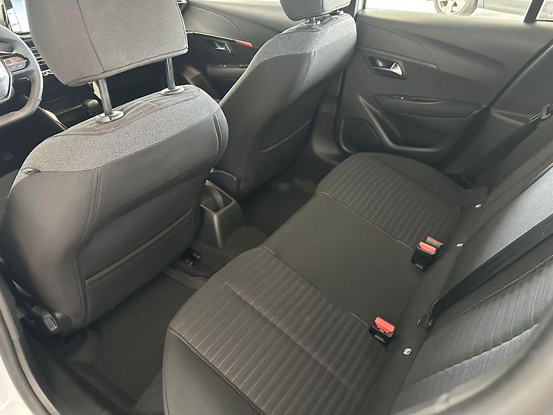 Peugeot 208 1,2 74kW, 1.majitel ČR, LED - fotka 8 z 19