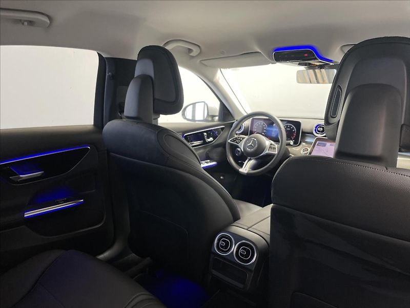 Mercedes-Benz Třídy C 200 4MATIC Avantgarde - fotka 21 z 22