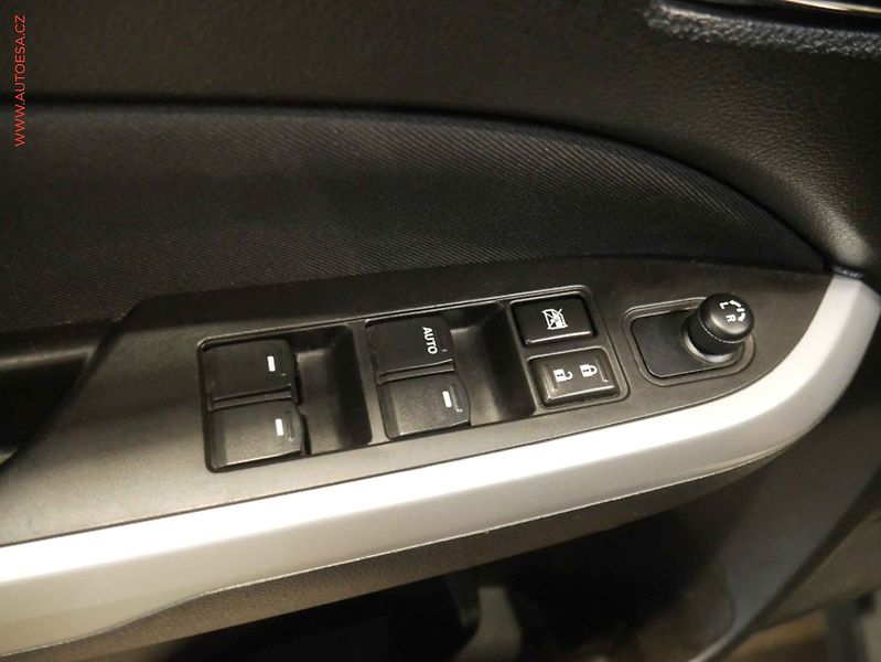 Suzuki Vitara (2016) 1.6 DDIS, Navi, AC - fotka 19 z 20