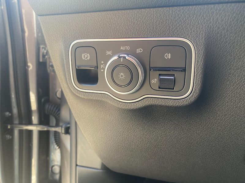 Mercedes-Benz EQB (2025) 300 4MATIC - fotka 11 z 23