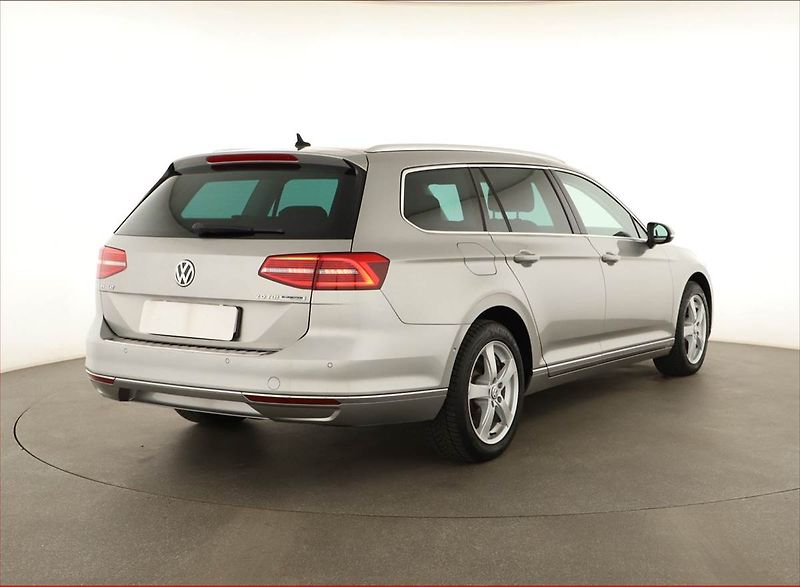 Volkswagen Passat (2016) Highline 2.0 TDI, Navi - fotka 5 z 16