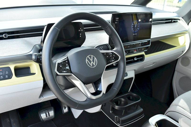 Volkswagen ID.Buzz (2023) PRO 150 kW - fotka 12 z 35