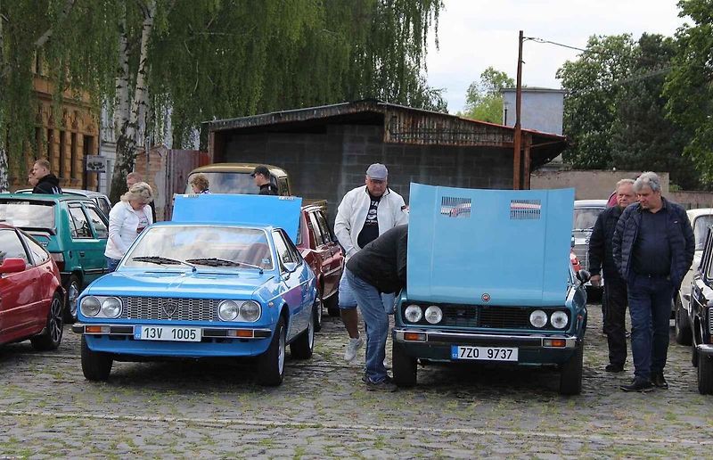 Veterány v obležení.