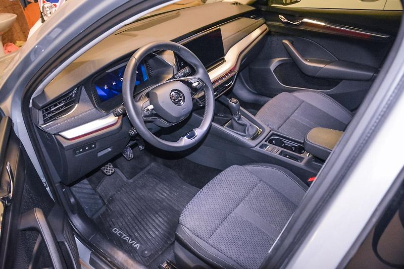 Škoda Octavia Style Plus Navigace 18 kola ČR - fotka 20 z 76