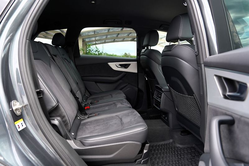 Audi Q7 50 TDI/Q/360/20/Sline/DPH - fotka 33 z 50