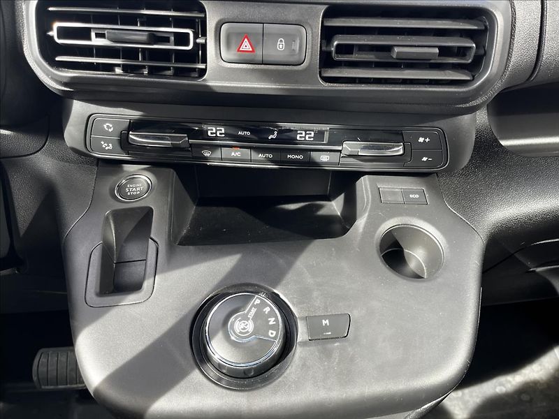 Opel Combo 1,2   LIFE XL EAT8 - fotka 9 z 26