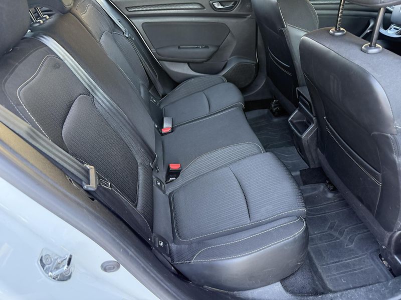 Renault Mégane 1,6i 1.Majite CZ Serviska - fotka 13 z 21