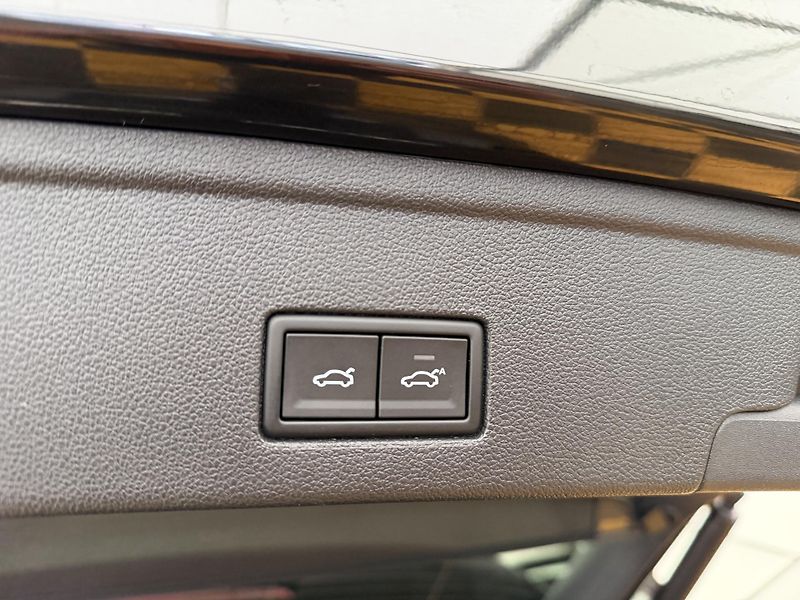 Volkswagen Touareg 3.0Tdi*1-MAJ*DPH*HUD*R-LINE* - fotka 16 z 51