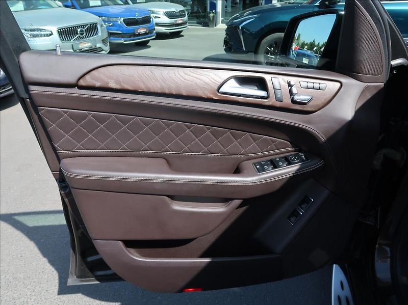 Mercedes-Benz GLS 3,0 350d,190kW,NovéČR,7míst,DP - fotka 25 z 31