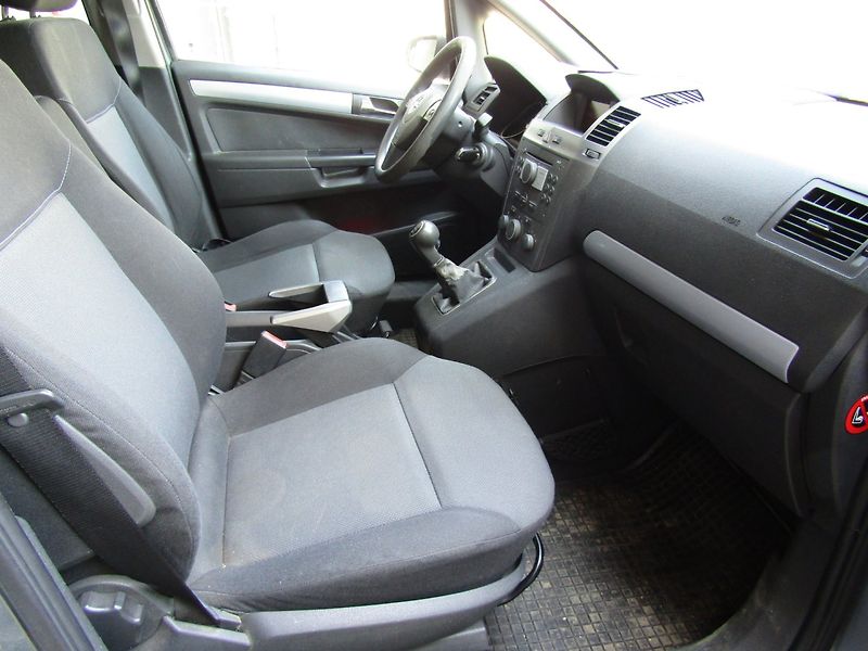 Opel Zafira (2006) 1.9 CDTi 88kW - fotka 26 z 33