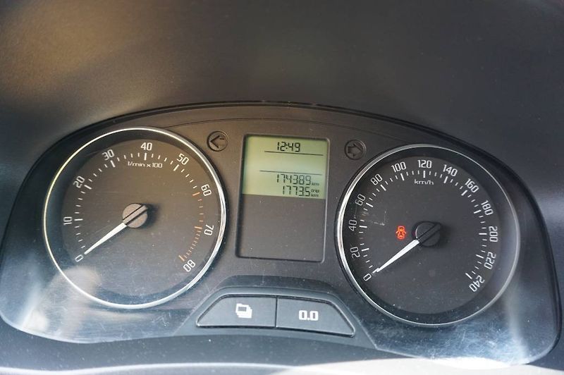 Škoda Roomster (2012) 1,4 - fotka 16 z 25