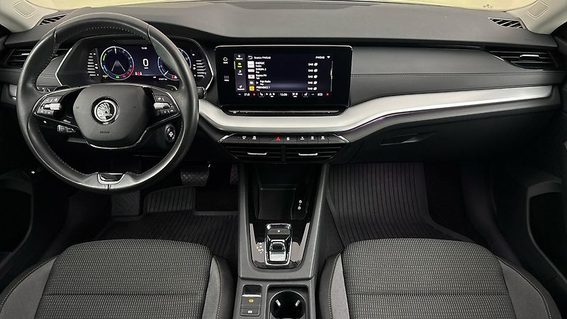 Škoda Octavia 1.4 TSI iV DSG Ambition - fotka 8 z 27