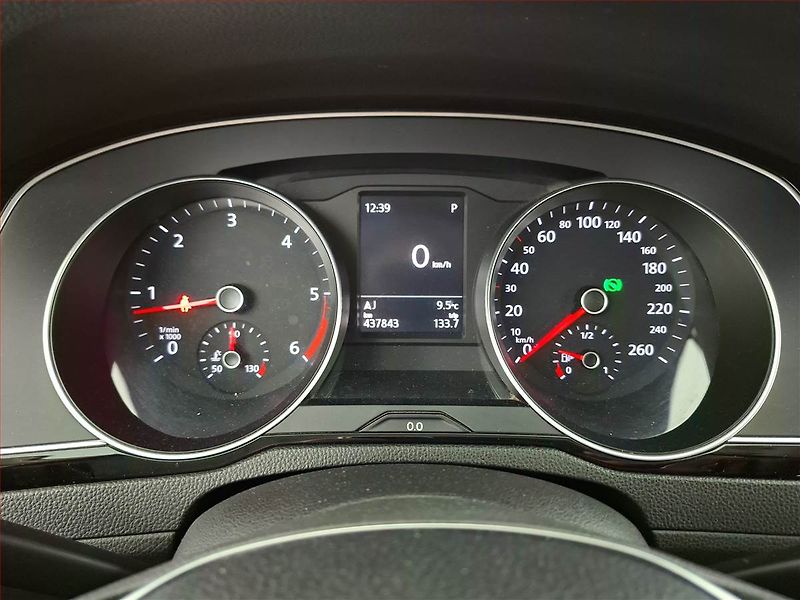 Volkswagen Passat (2018) 2.0 TDI, Automat, Navi - fotka 11 z 17