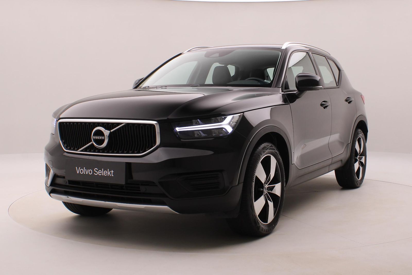 Volvo XC40 D3 MOMENTUM REZERVACE