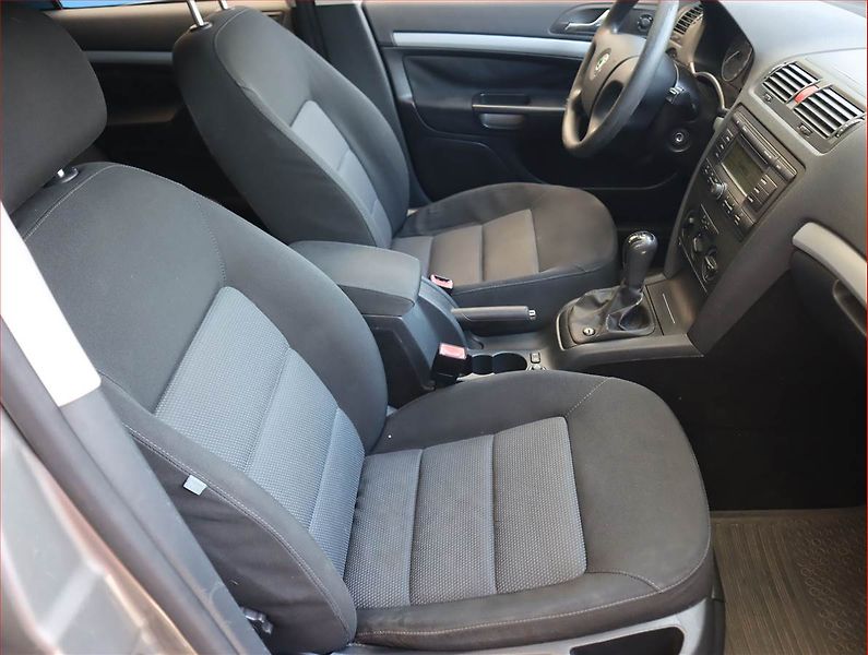 Škoda Octavia (2008) 1.6, Tempomat, Park. senzory - fotka 9 z 14