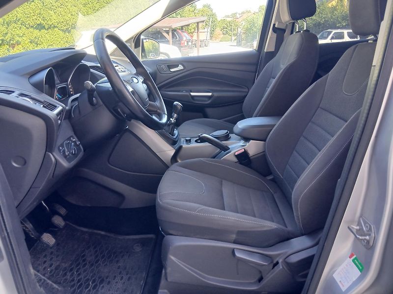 Ford Kuga 1.6i - fotka 10 z 36