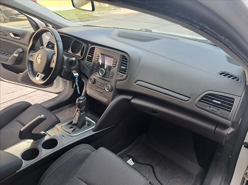 Renault Mégane 1,5 dCi - fotka 25 z 38
