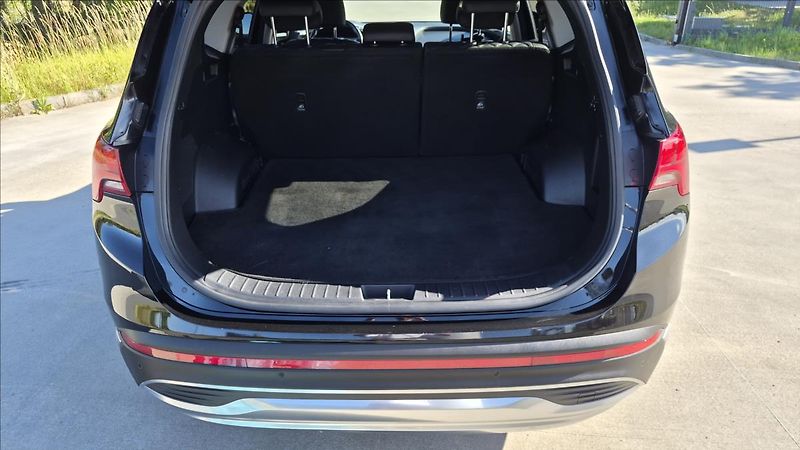 Hyundai Santa Fe 2,2 CRDi Premium 4x4 DPH 1.maj - fotka 16 z 28