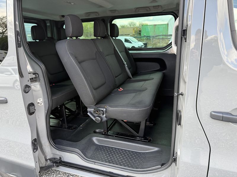 Renault Trafic 1.6dCi 89kW 9 míst ČR - fotka 17 z 20