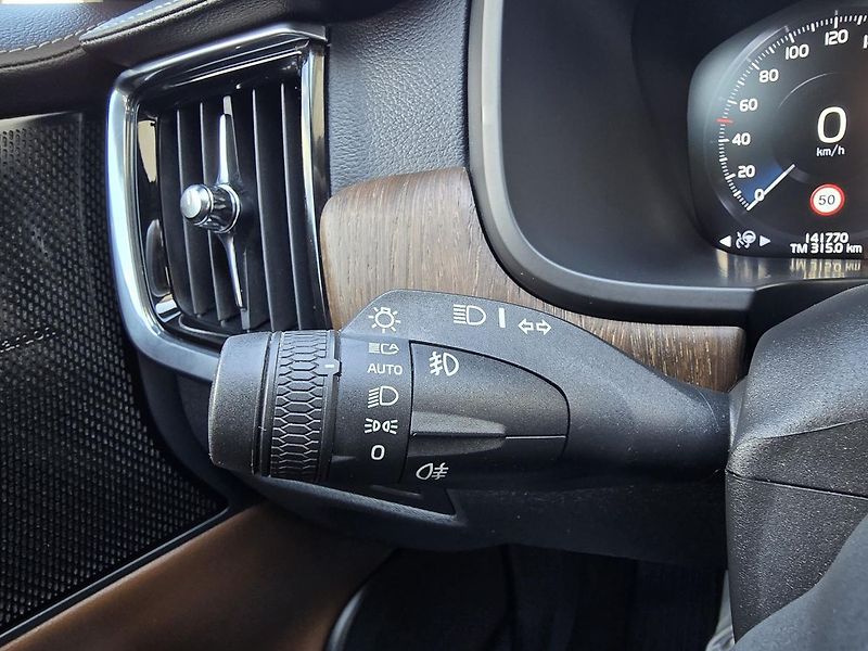 Volvo V90 221kW B6 4x4 R-DESIGN -DPH - fotka 35 z 45