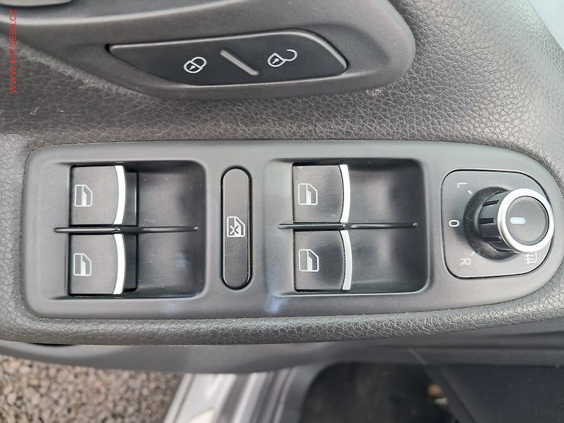 Volkswagen Golf (2011) 1.6TDI, Style - fotka 21 z 21