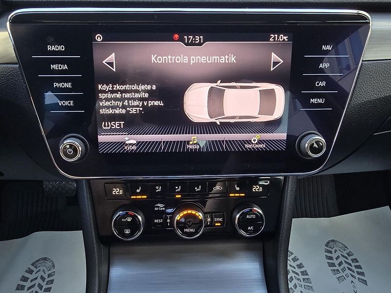 Škoda Superb 200kW 4x4 DSG STYLE DPH - fotka 32 z 45