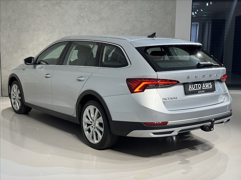 Škoda Octavia 2,0 TDi  DSG 4x4 Scout Virtual - fotka 10 z 46
