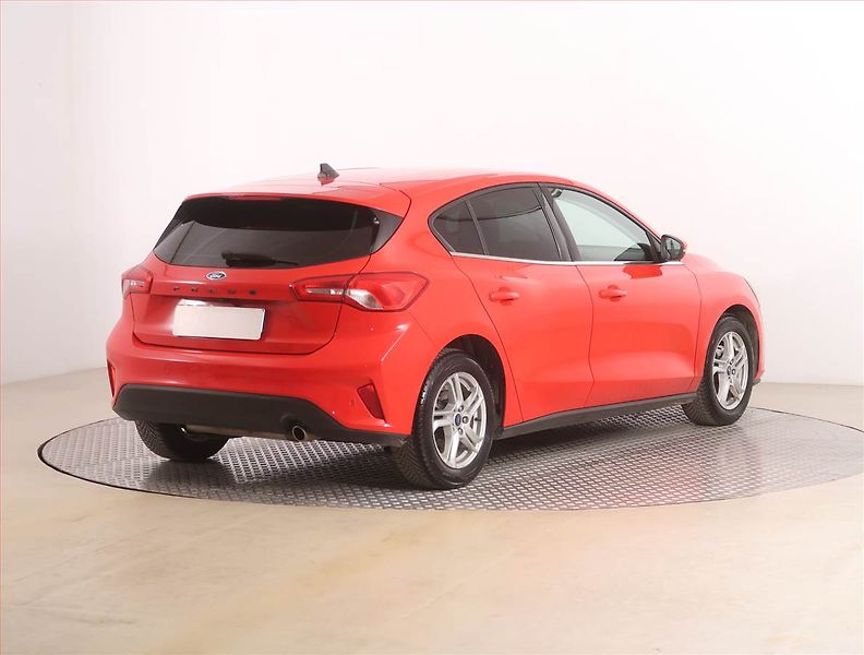 Ford Focus (2021) 1.0 EcoBoost, Navi, Tempomat - fotka 5 z 19