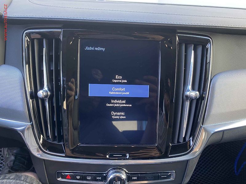Volvo V90 (2018) 2.0D, AT, navi, LED - fotka 17 z 20