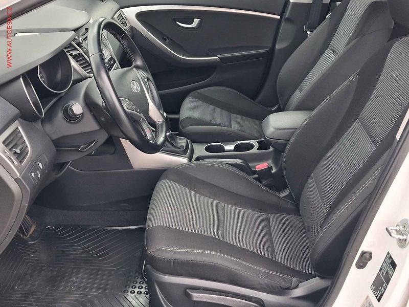 Hyundai i30 (2016) 1.6 CRDI, 2.maj,ČR, servis - fotka 9 z 19