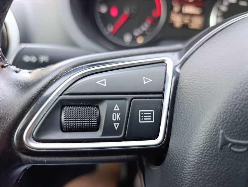 Audi A3 1,6 TDi Bi-xenon,Navi,Tempomat - fotka 28 z 34