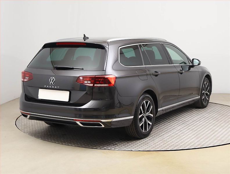 Volkswagen Passat (2021) 2.0 TDI, Automat, Kůže, Navi - fotka 5 z 31