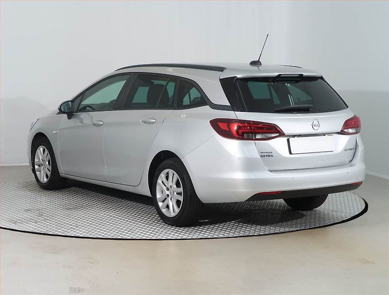 Opel Astra (2019) 1.6 CDTI, Navi, Tempomat - fotka 4 z 20