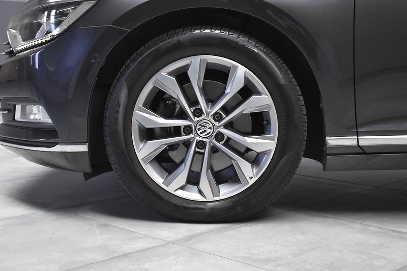 Volkswagen Passat 2.0 TDI 110*DSG*KAMERY360*ACC* - fotka 35 z 43