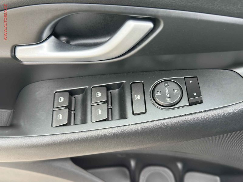 Hyundai i30 (2019) 1.4i, 1.maj,ČR, servis.kniha - fotka 11 z 20