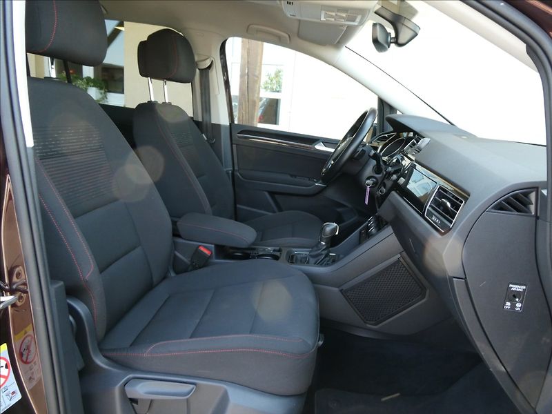 Volkswagen Touran 1,4 TSi 110kW DSG, navi, závěs - fotka 21 z 43
