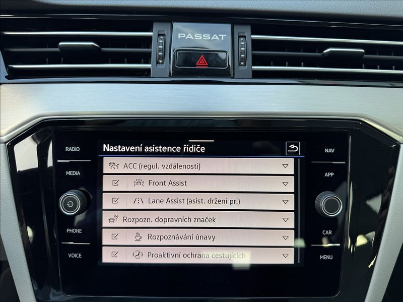Volkswagen Passat 2,0 TDI DSG ELEGANCE 1.maj. ČR - fotka 44 z 50