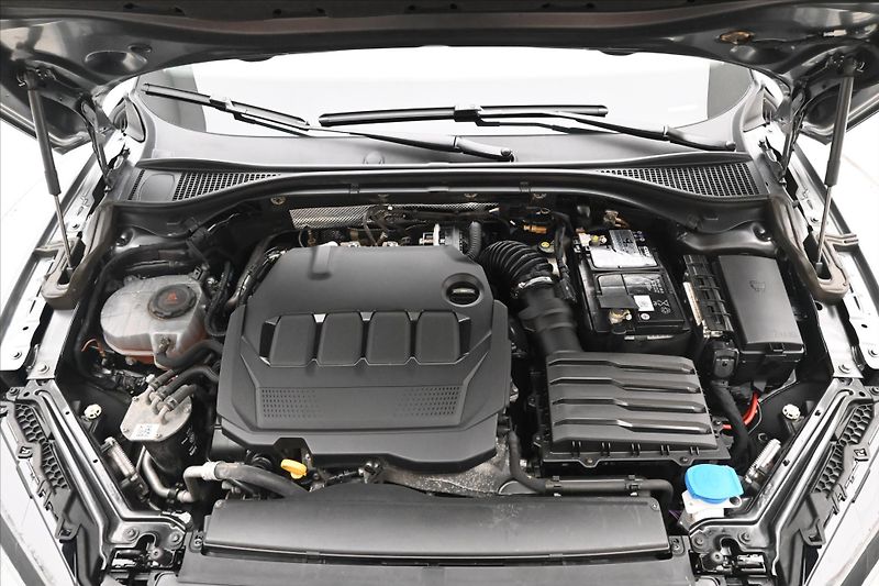 Škoda Superb 2,0 TDI 110 kW DSG Style Záruk - fotka 9 z 33